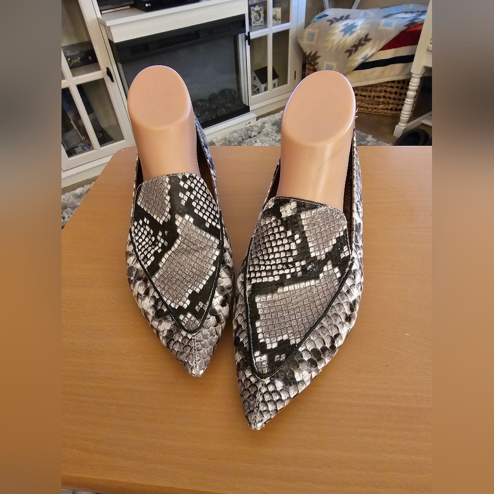 JEFFREY CAMPBELL Super Cute faux Reptile Print Black Gray w/Round Wood Heel 10 - Picture 2 of 6